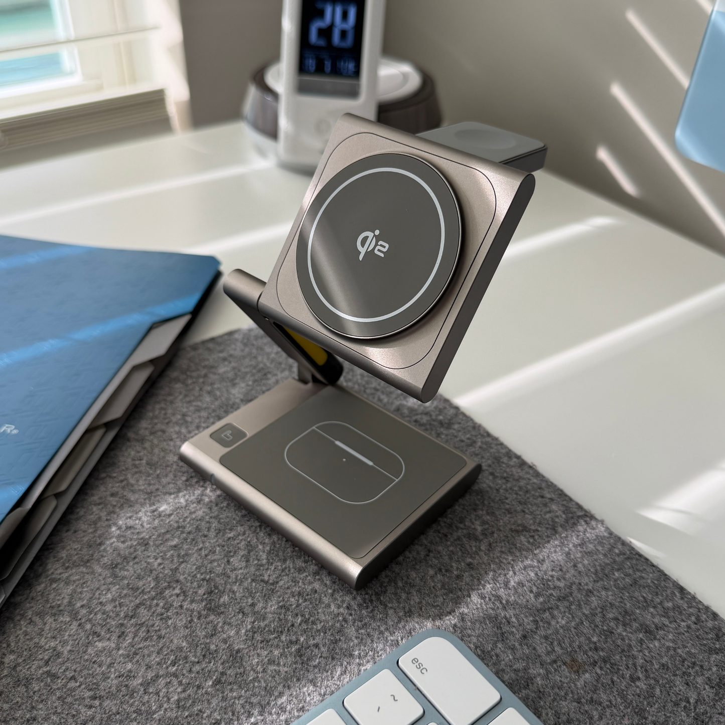 3-in-1 Qi2 Magnetic Charging Hub — Foldable